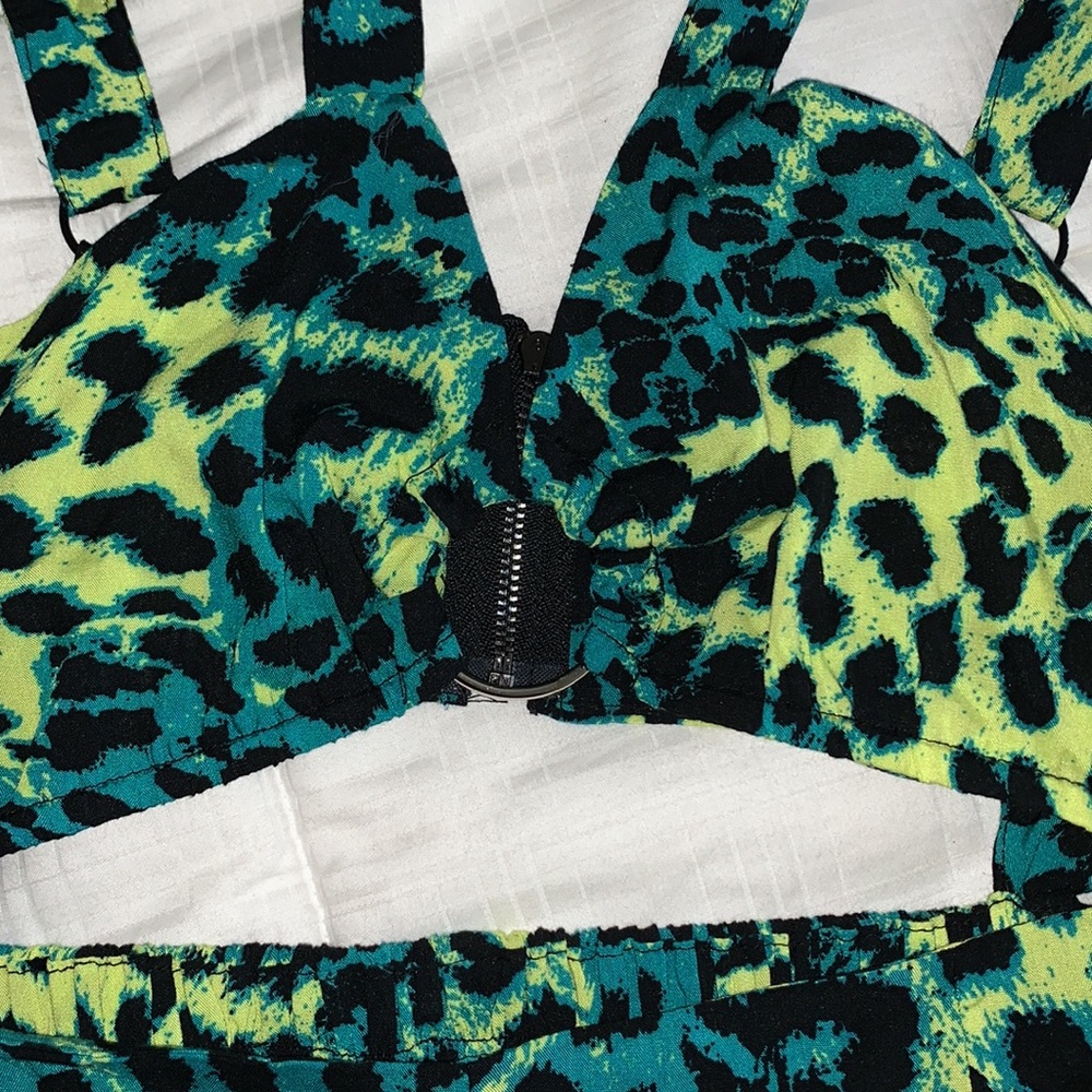 LF Romper - Picture 3 of 6